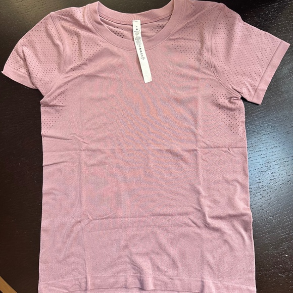lululemon athletica Tops - EUC Swiftly Short Sleeve
